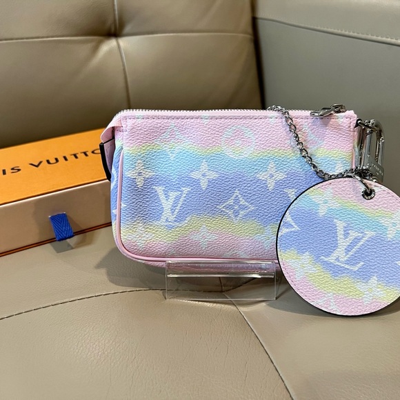 Louis Vuitton🔹Escale pastel mini pochette accessoires only - Picture 4 of 12